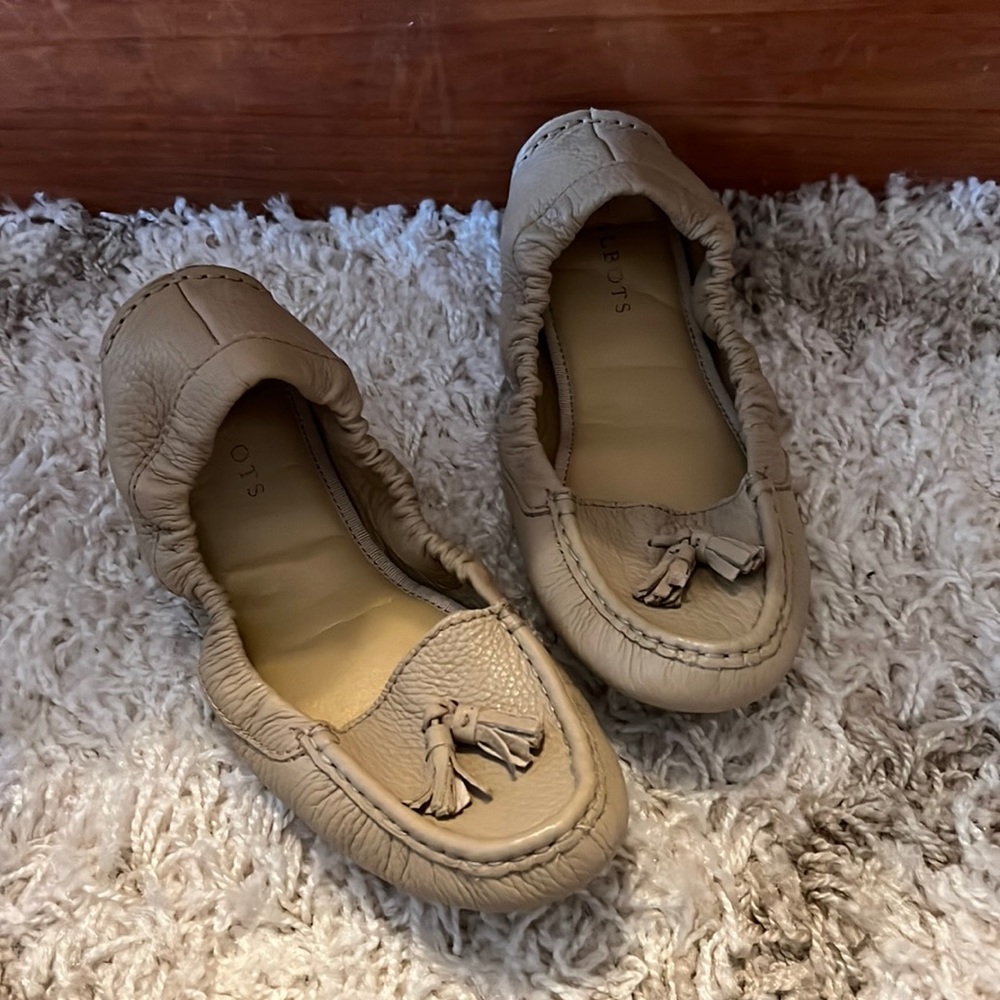 Talbots, Genuine Leather Upper, Women’s Driver Loafer. Excellent Condition.